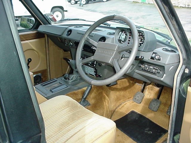 1983 Range Rover- Interior Front